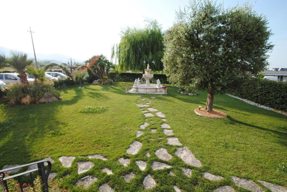 Hotel Il Salice Civitella Del Tronto Exterior foto